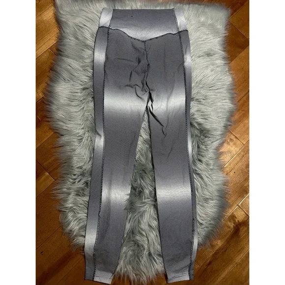 NIKE Womens Dri-Fit Legendary Horizon Capri Leggings in Black White Size XSmall - Picture 3 of 5